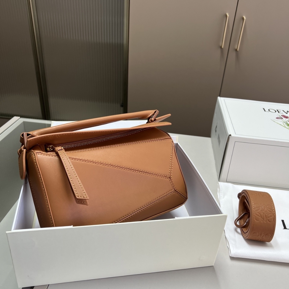 Alternative view of LOEWE SMALL FEATHERLIGHT PUZZLE BAG BROWN 24CM A510PLSX01 3565