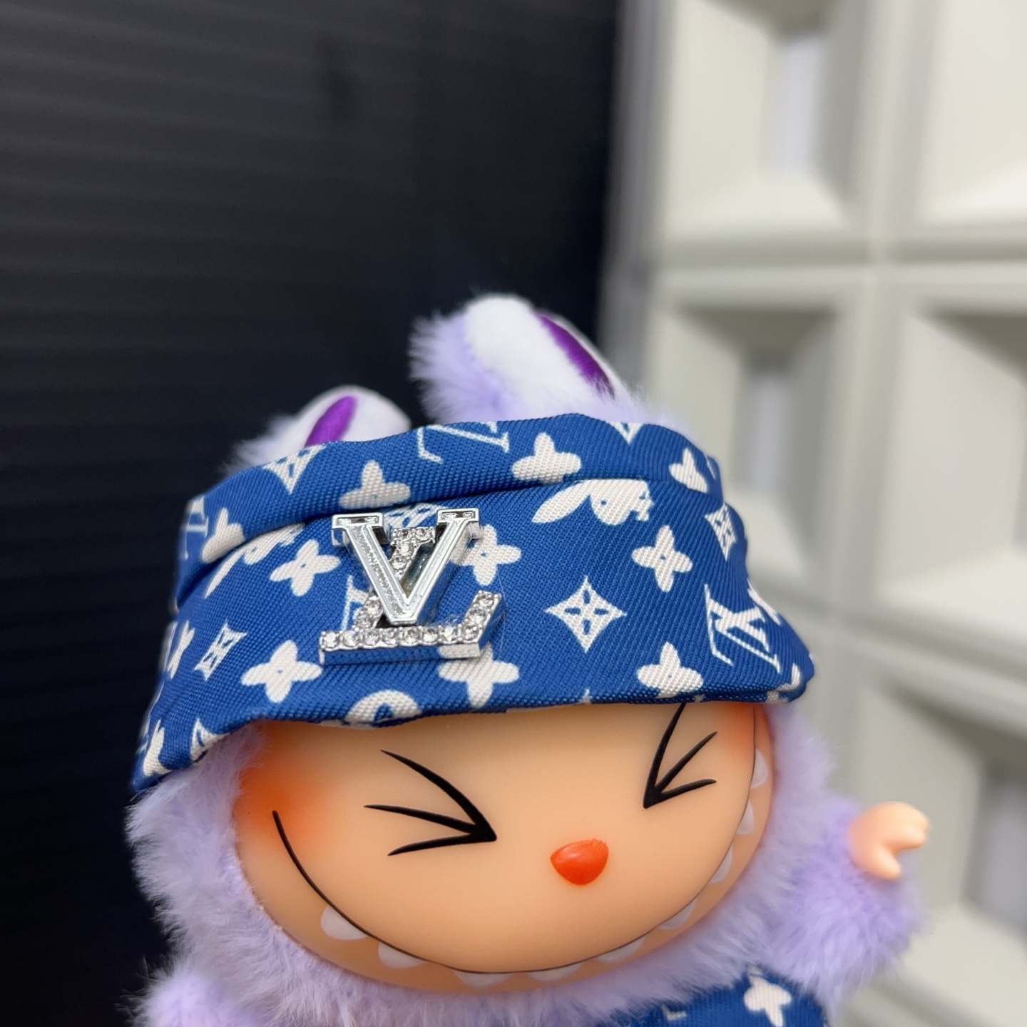 GIFT SET: LOUIS VUITTON POCHETTE MÉTIS EAST WEST BROWN WITH MINI KEYCHAIN & LABUBU ACCESSORIES - Image 9