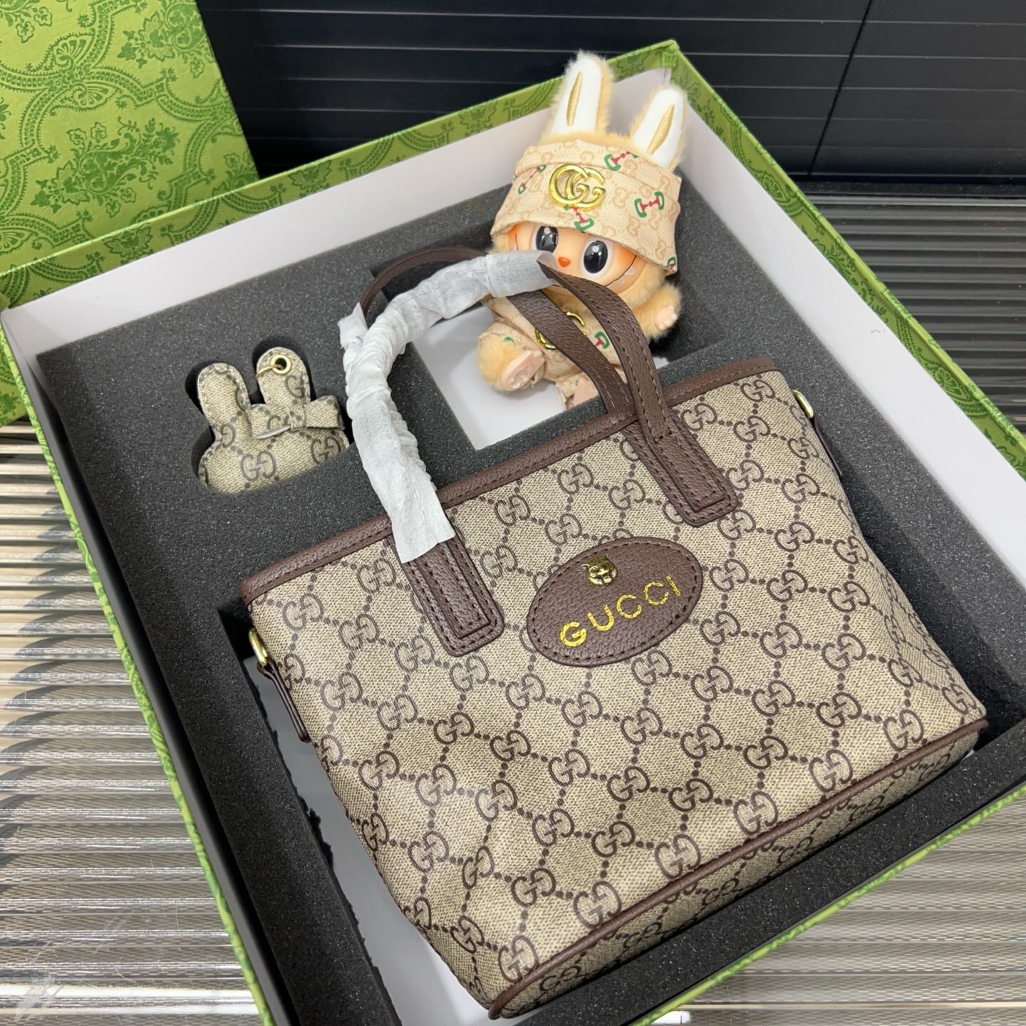 GIFT SET: GUCCI NEO VINTAGE SUPREME MINI TOTE BAG WITH LABUBU ACCESSORIES & BAG CHARM - Image 3