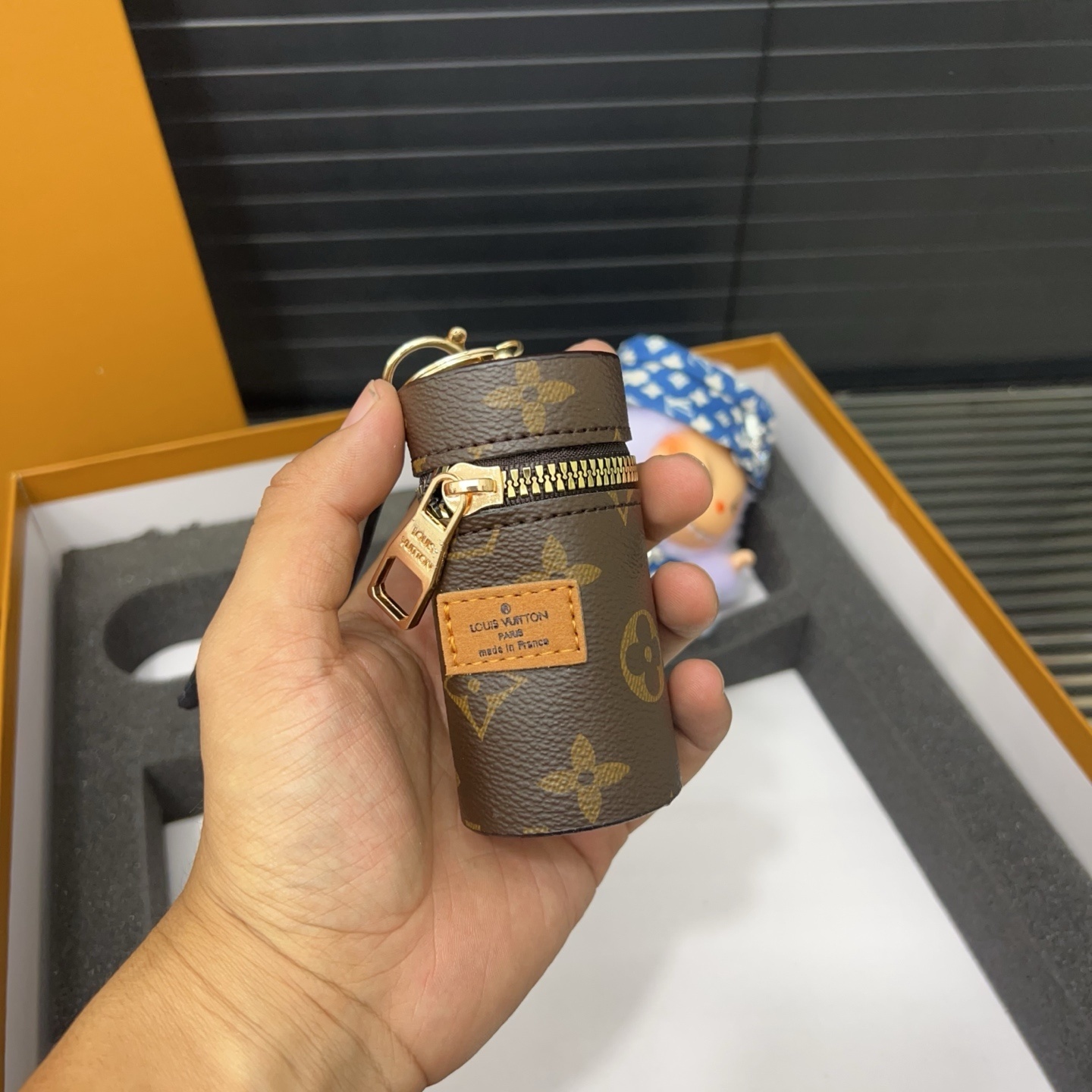 GIFT SET: LOUIS VUITTON POCHETTE MÉTIS EAST WEST BROWN WITH MINI KEYCHAIN & LABUBU ACCESSORIES - Image 7