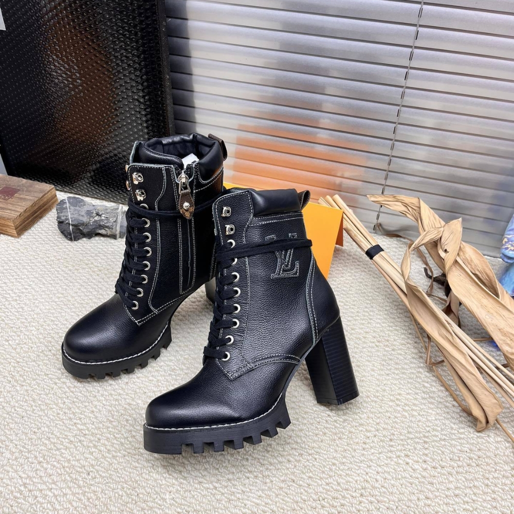 Alternative view of LOUIS VUITTON STAR TRAIL ANKLE BOOT BLACK 1AIUB8