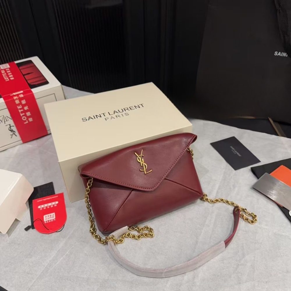 Alternative view of SAINT LAURENT CASSANDRE CHAIN POUCH IN SHINY LEATHER BURGUNDY 20CM 847638AAE526593