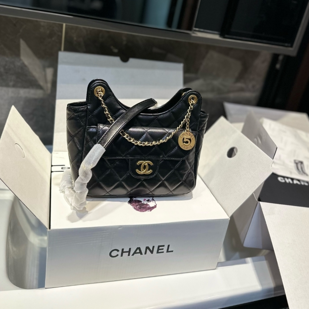 Alternative view of CHANEL SMALL QUILTED SHINY WAVY CC HOBO BAG BLACK 20CM AS3710 B09746 94305