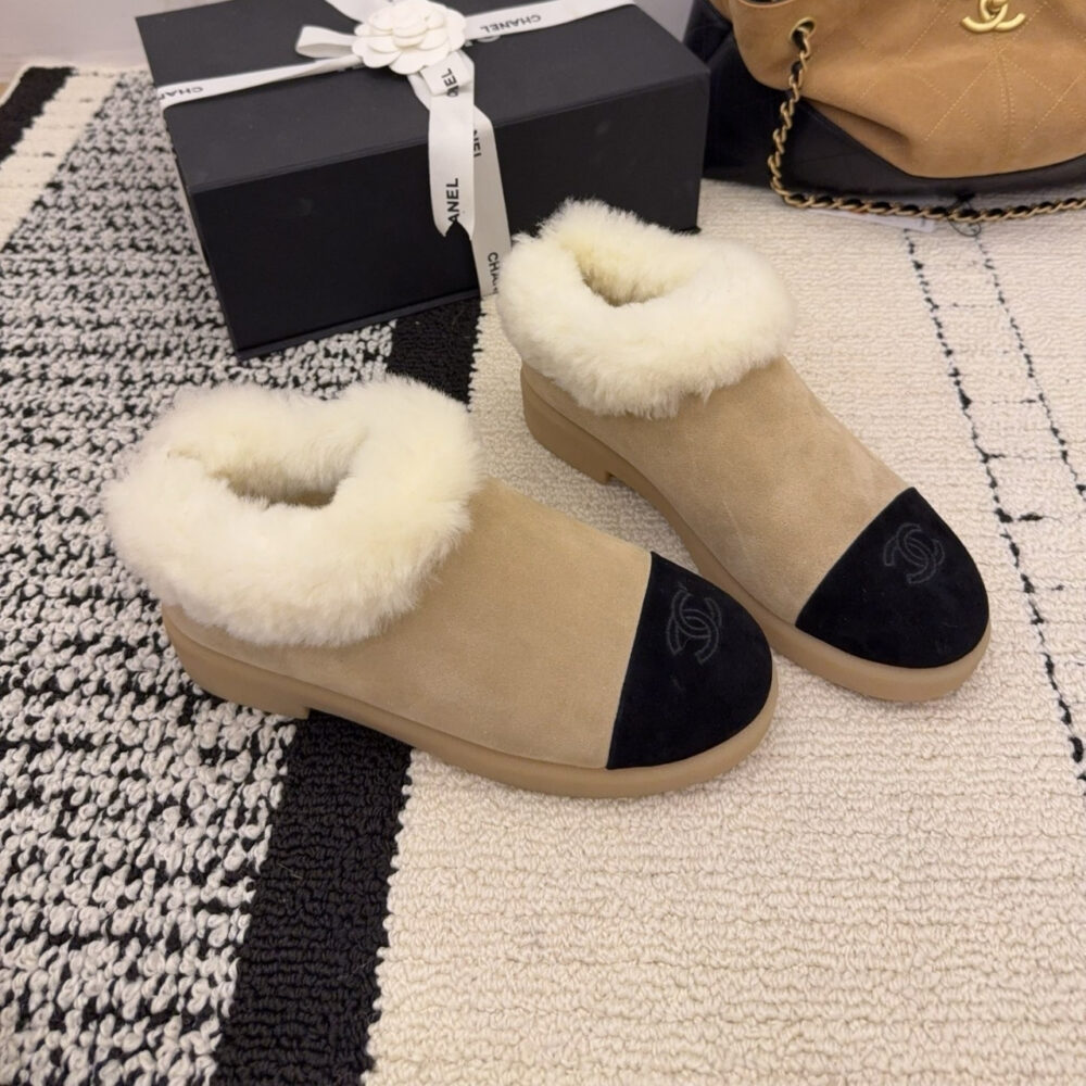 Alternative view of CHANEL SHORT BOOTS SHEARLING BEIGE AND BLACK