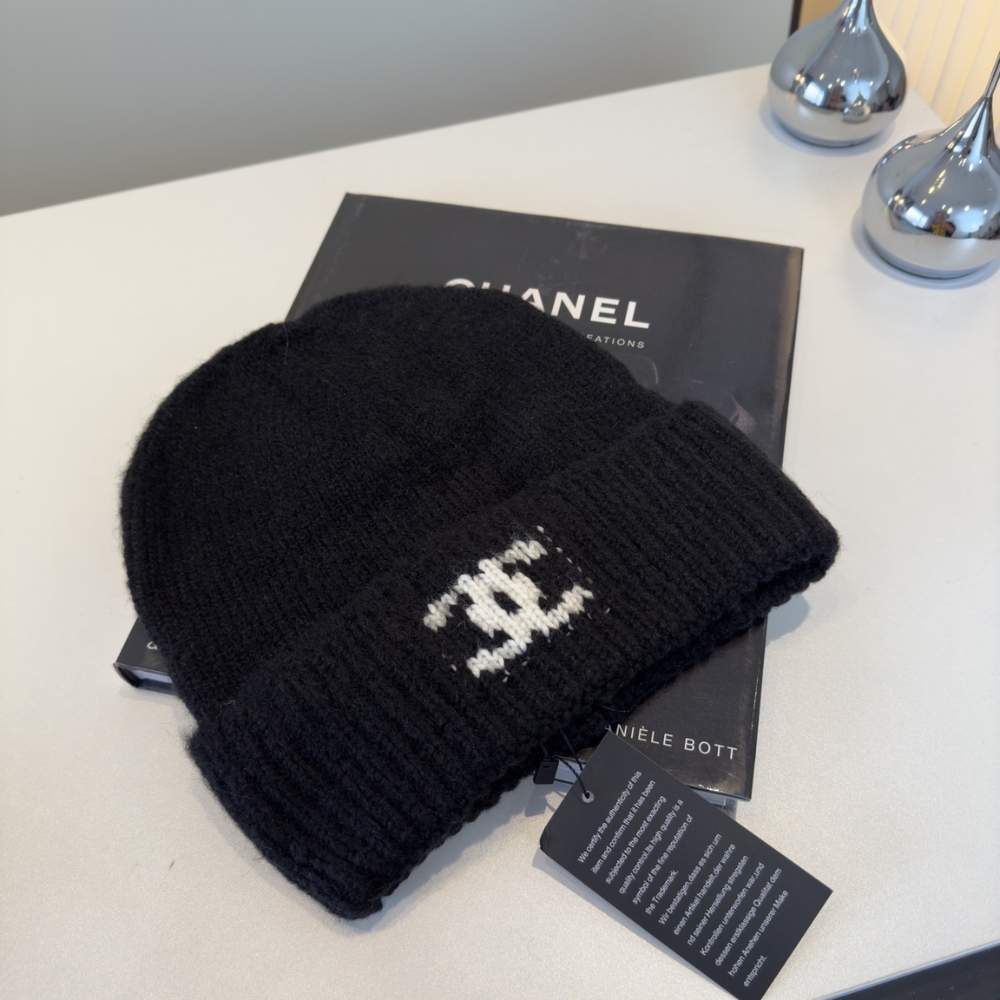 Alternative view of CHANEL CC KNITTED BEANIE BLACK