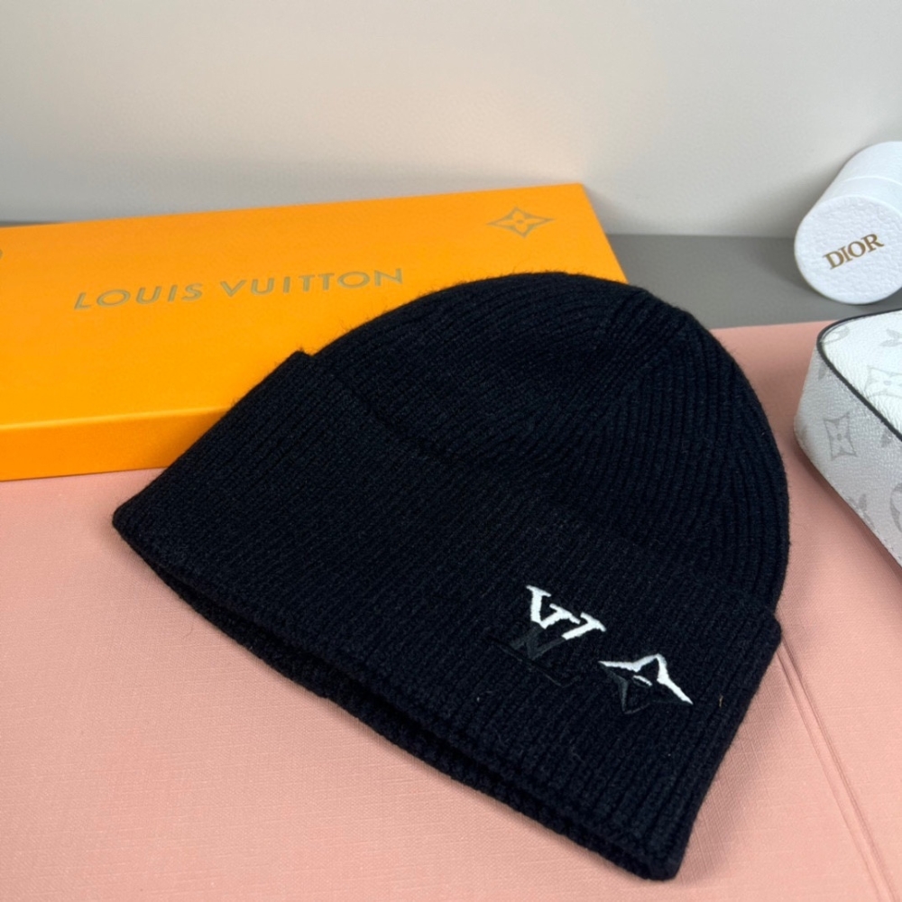 Alternative view of LOUIS VUITTON LV DUAL BEANIE BLACK M79081