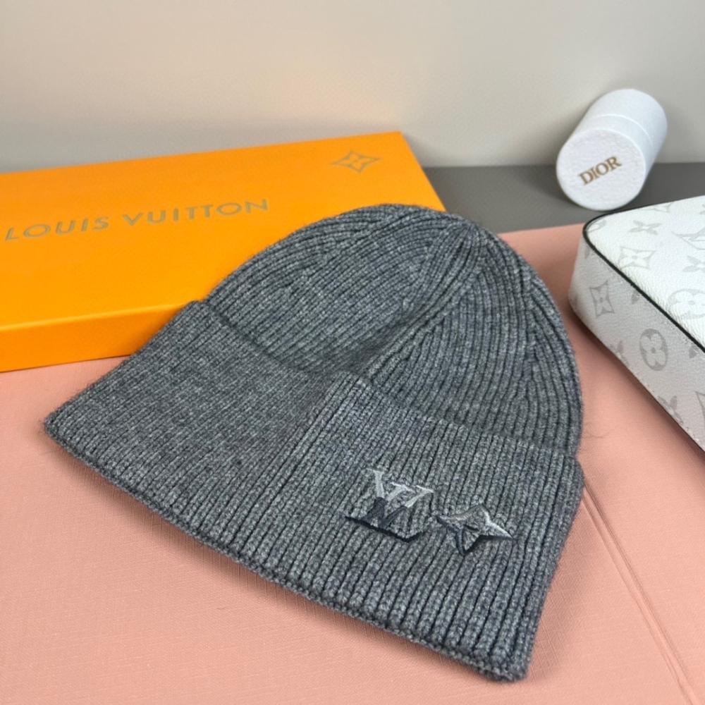 Alternative view of LOUIS VUITTON LV DUAL BEANIE GRAY M79140