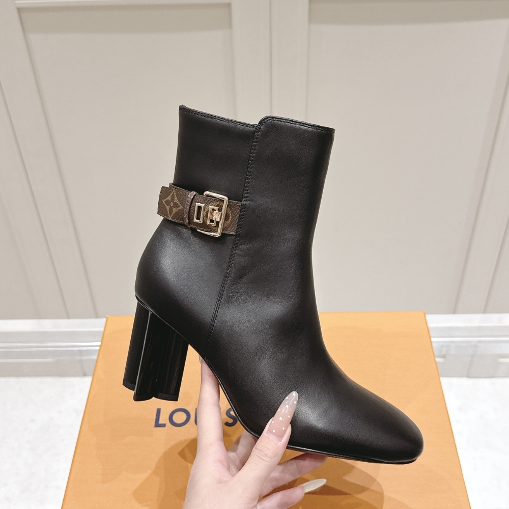 Alternative view of LOUIS VUITTON SILHOUETTE ANKLE BOOT BLACK 1AIEFP