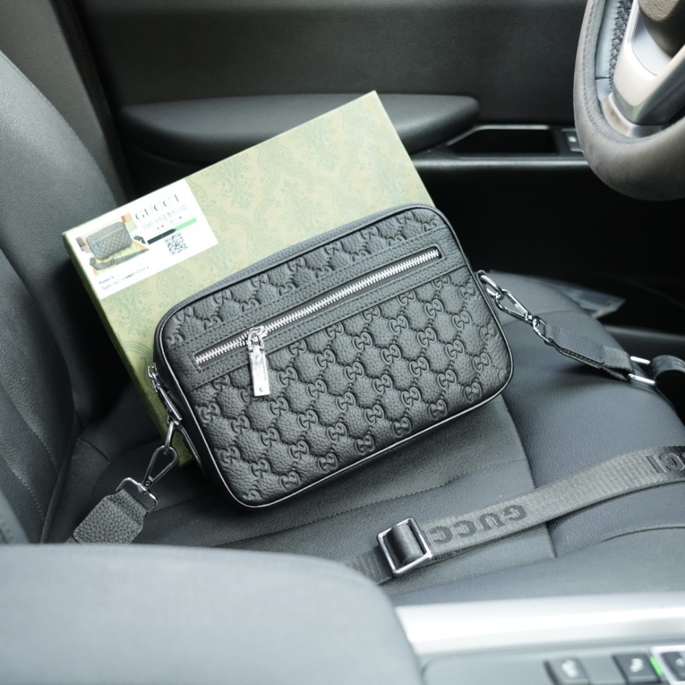 Alternative view of GUCCI GG EMBLEM SMALL CROSSBODY BAG BLACK 27CM 850242 AAFOM 1053