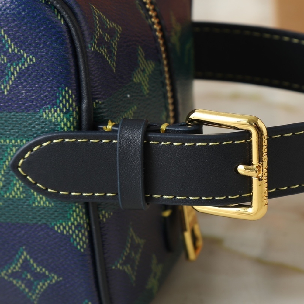 LOUIS VUITTON LOCKER DOPP KIT BLUE STRIPES 23CM M25902 - Image 6