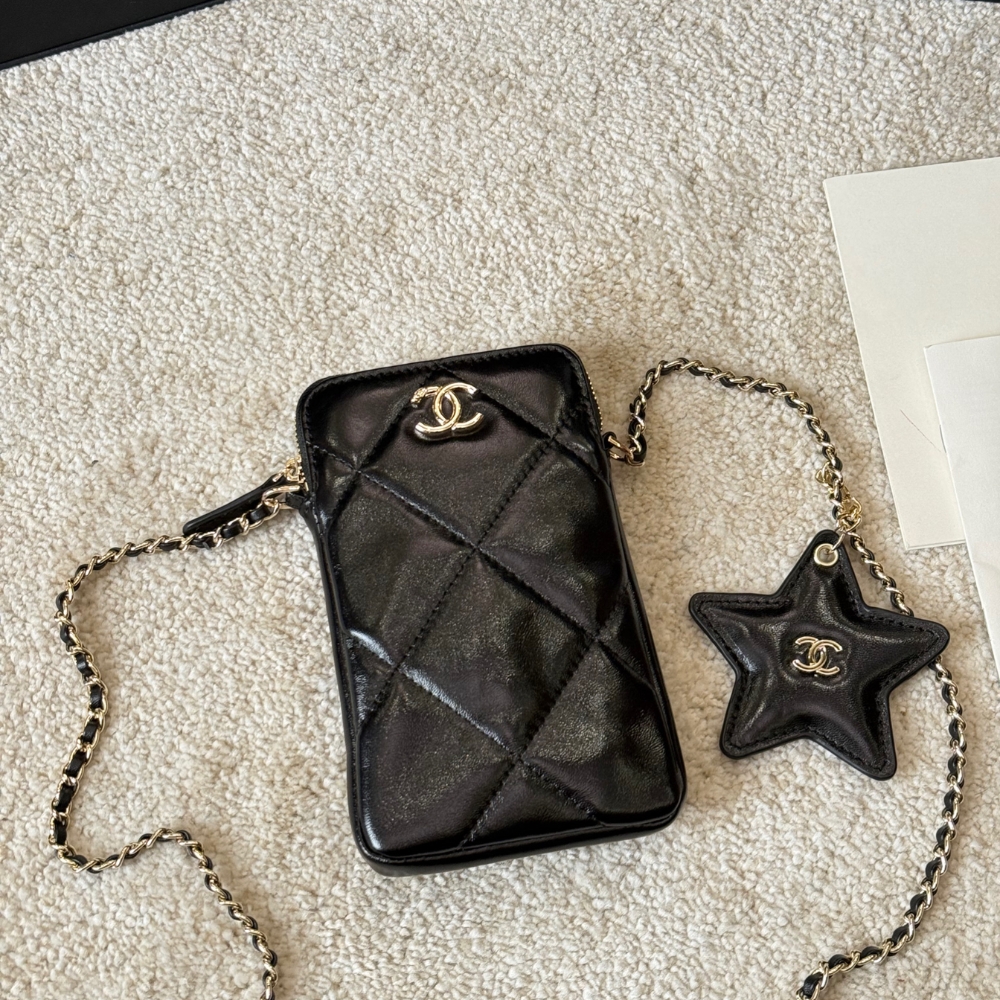 Alternative view of CHANEL PHONE HOLDER WITH CHAIN SHINY CRUMPLED AND GOLD TONE METAL BLACK 18CM AP4777 B21296 94305