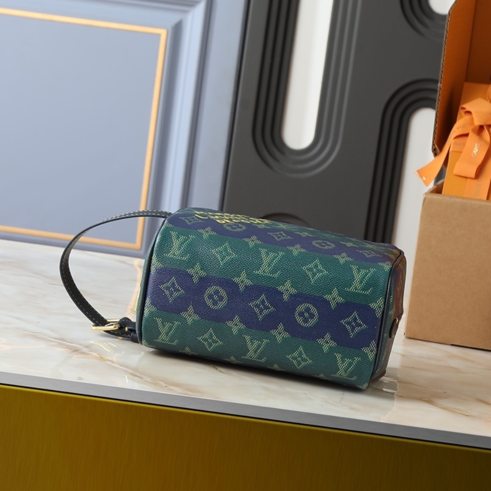 LOUIS VUITTON LOCKER DOPP KIT BLUE STRIPES 23CM M25902 - Image 4