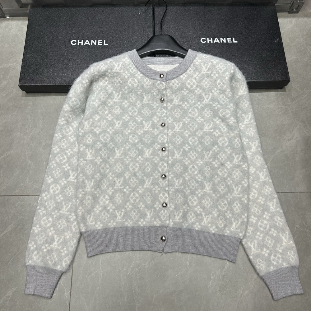 Alternative view of LOUIS VUITTON MONOGRAM BRUSHED KNIT CARDIGAN GREY 1AJFS4
