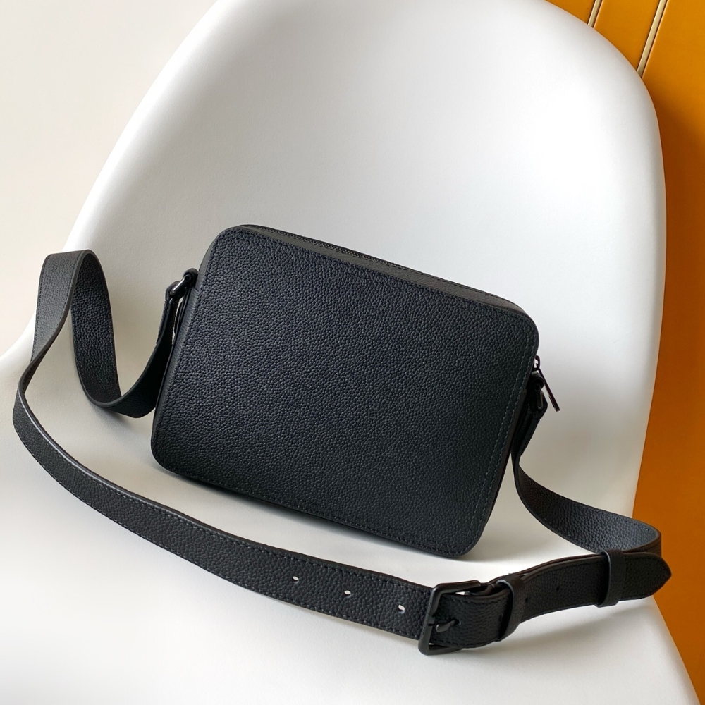 LOUIS VUITTON BOARDING MESSENGER BLACK 24CM M15265 - Image 4