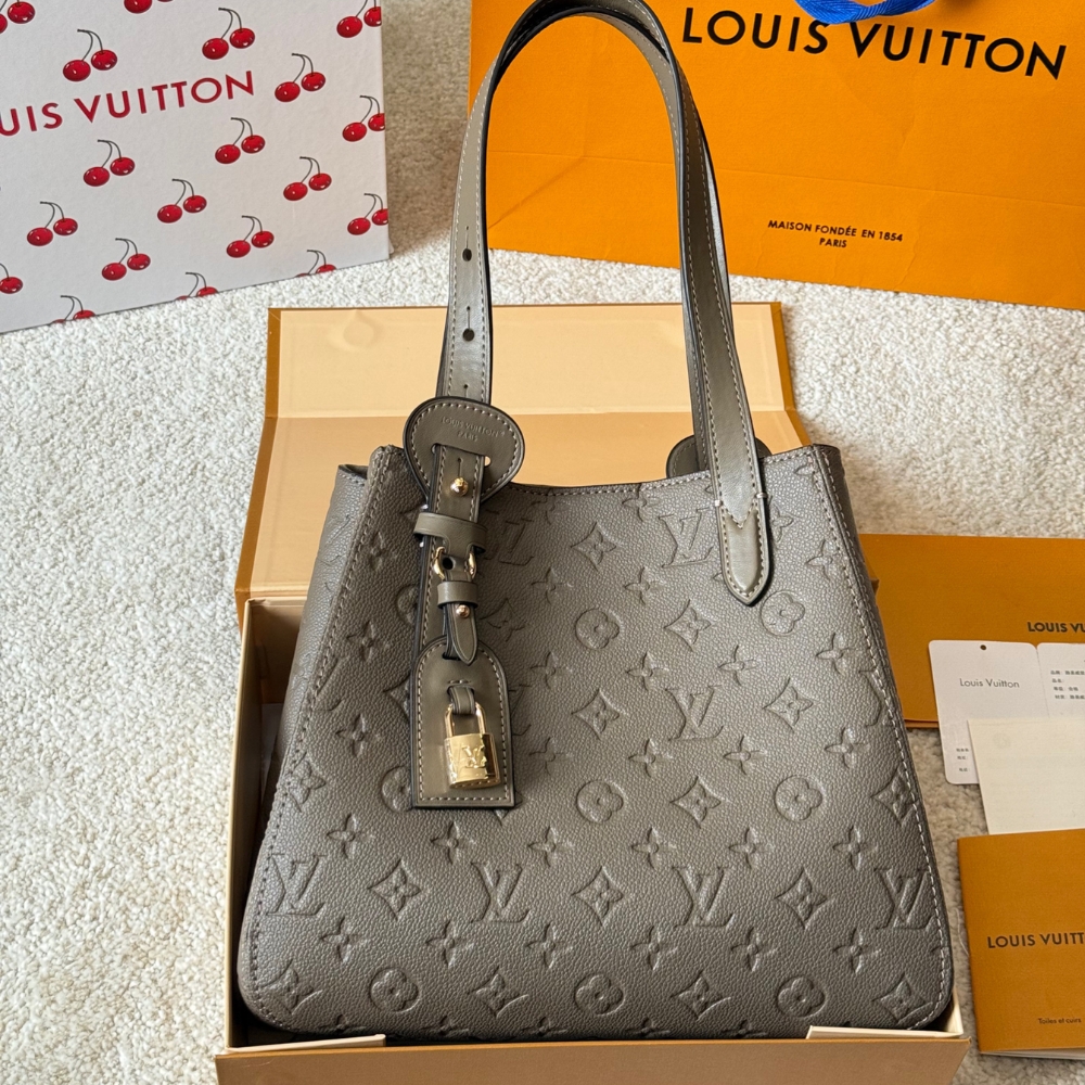 Alternative view of LOUIS VUITTON ALL IN ONE PM SMOKE 27CM M25890