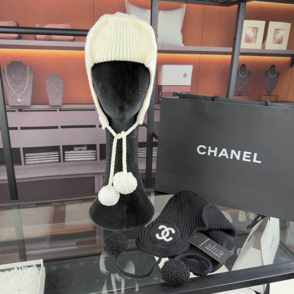 Alternative view of CHANEL CASHMERE BEANIE CREME