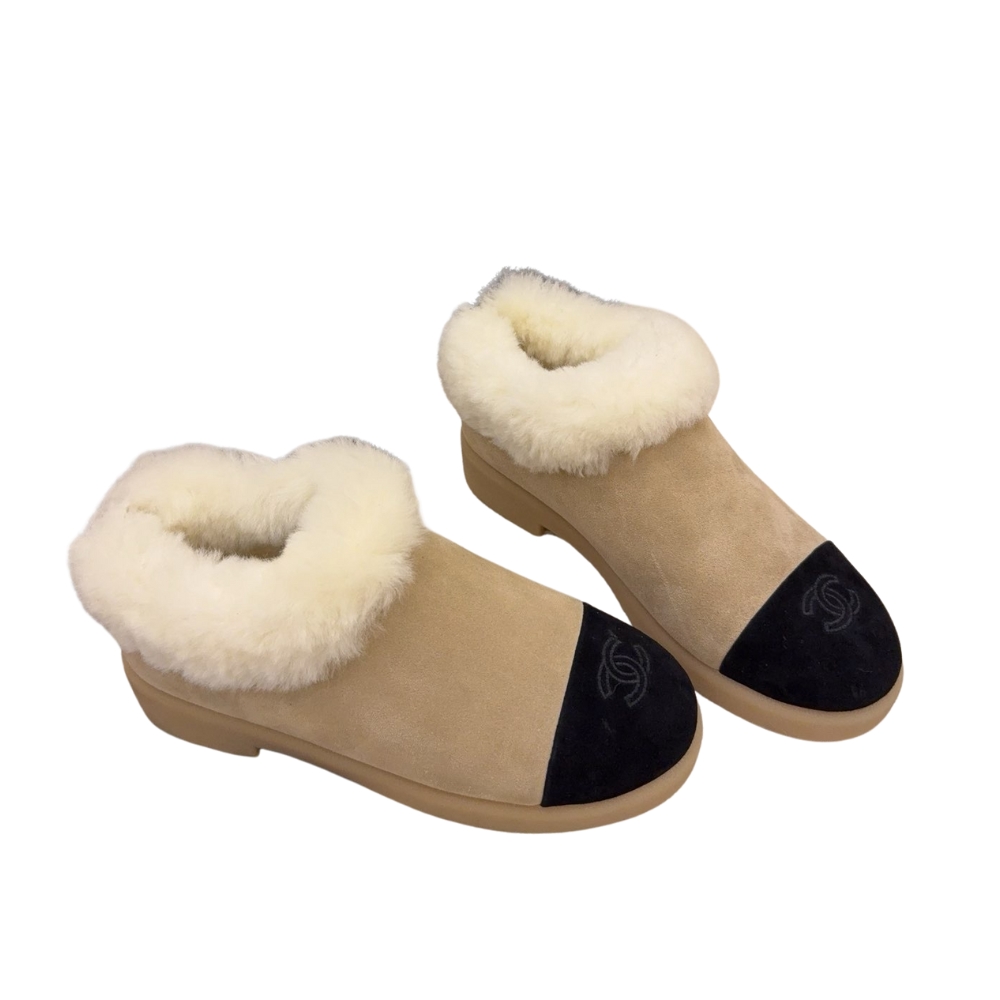 CHANEL SHORT BOOTS SHEARLING BEIGE AND BLACK