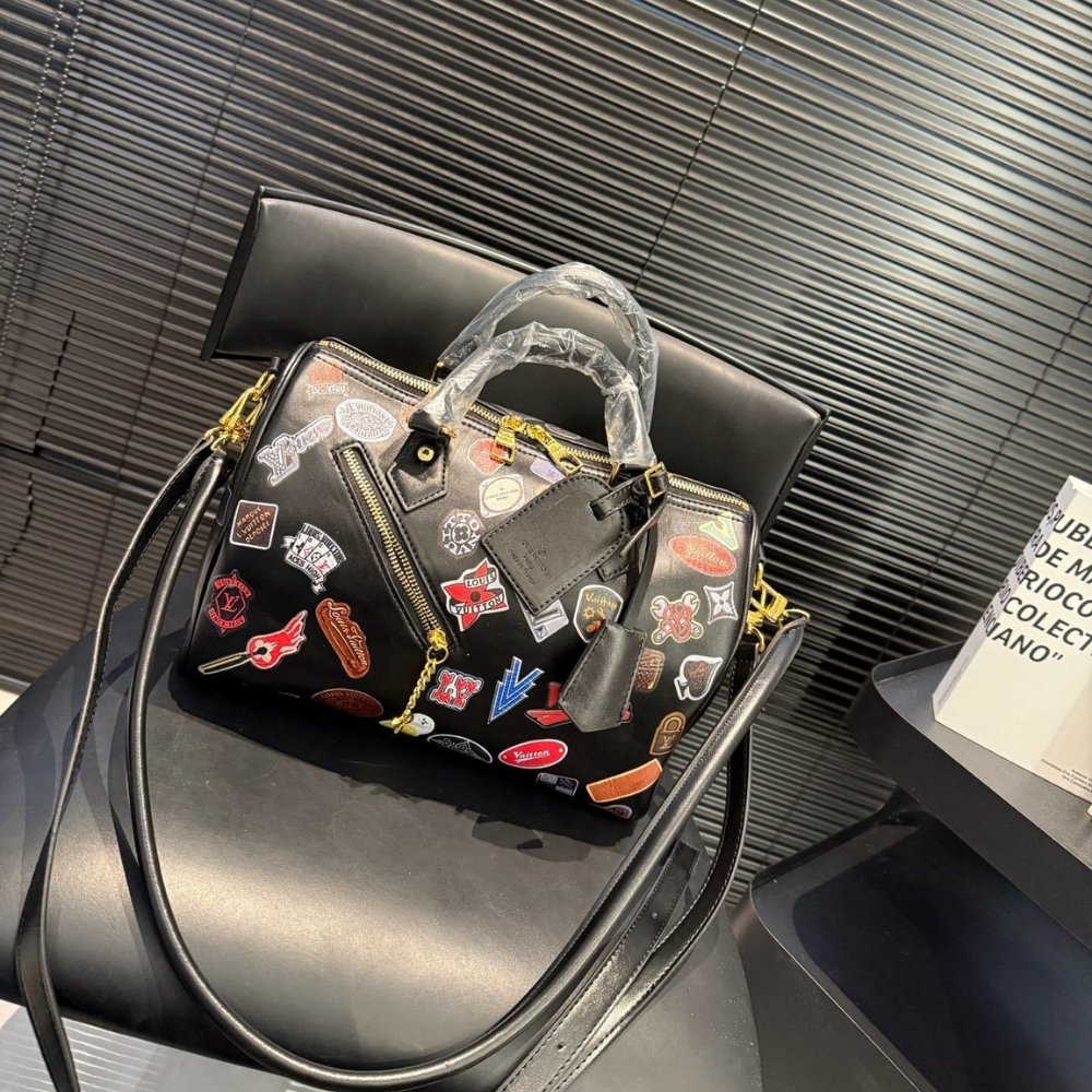 Alternative view of Louis Vuitton Speedy Soft 30 Pillow Bag Black 30Cm M26079