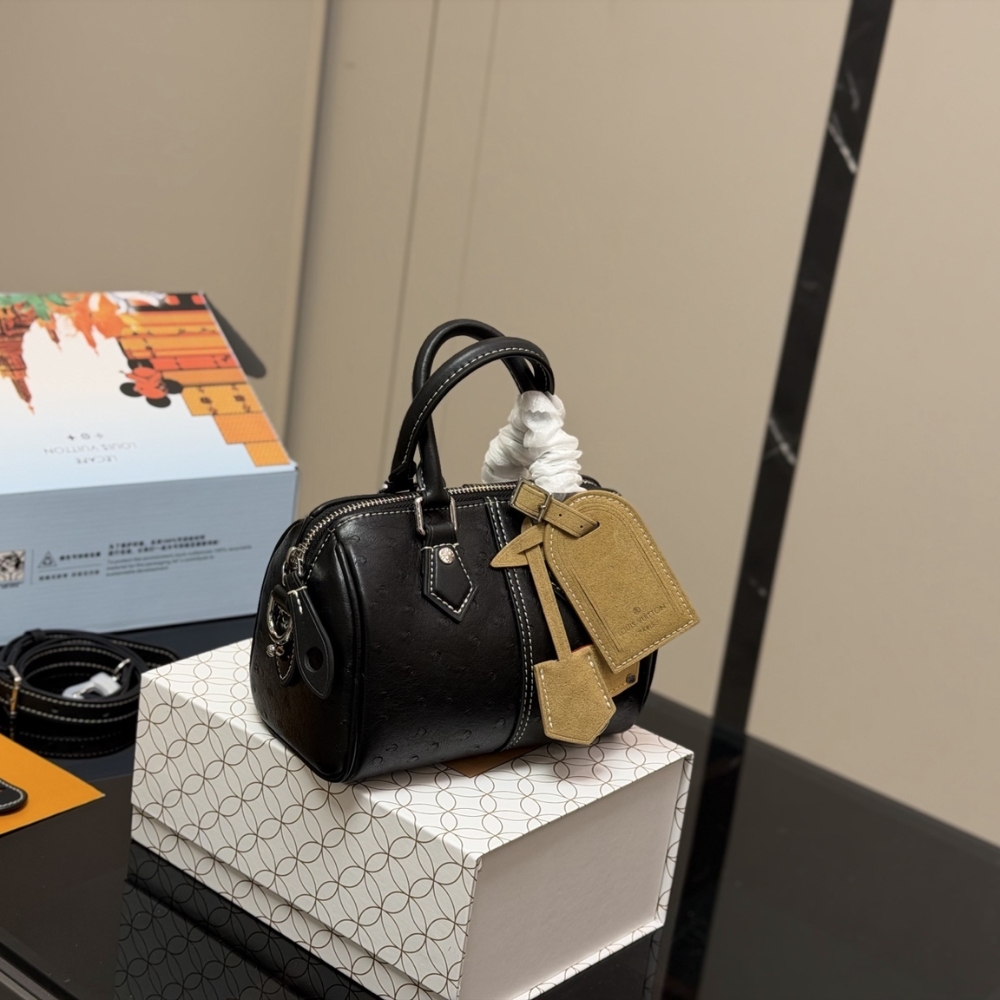 Alternative view of Louis Vuitton Speedy 18 Bandoulière Black 18Cm