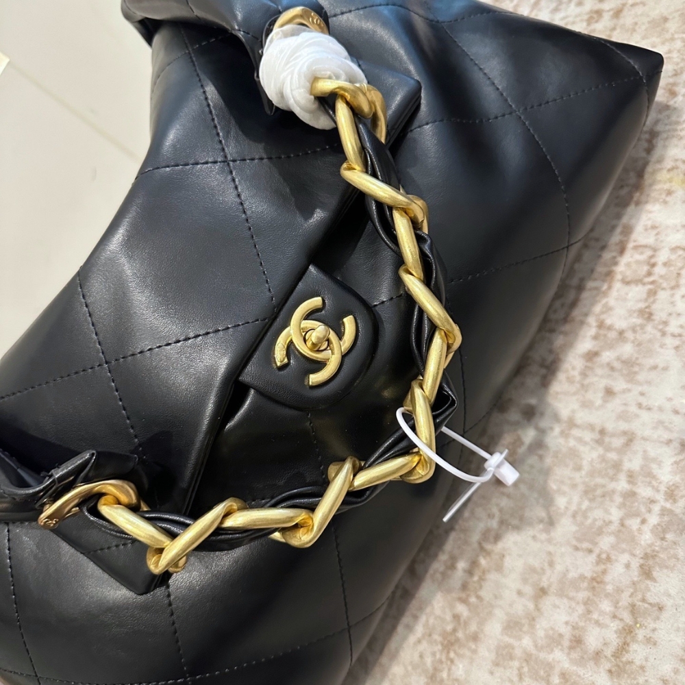 Chanel Maxi Hobo Bag Black Leather 43Cm AS5839 B22140 94305 - Image 4