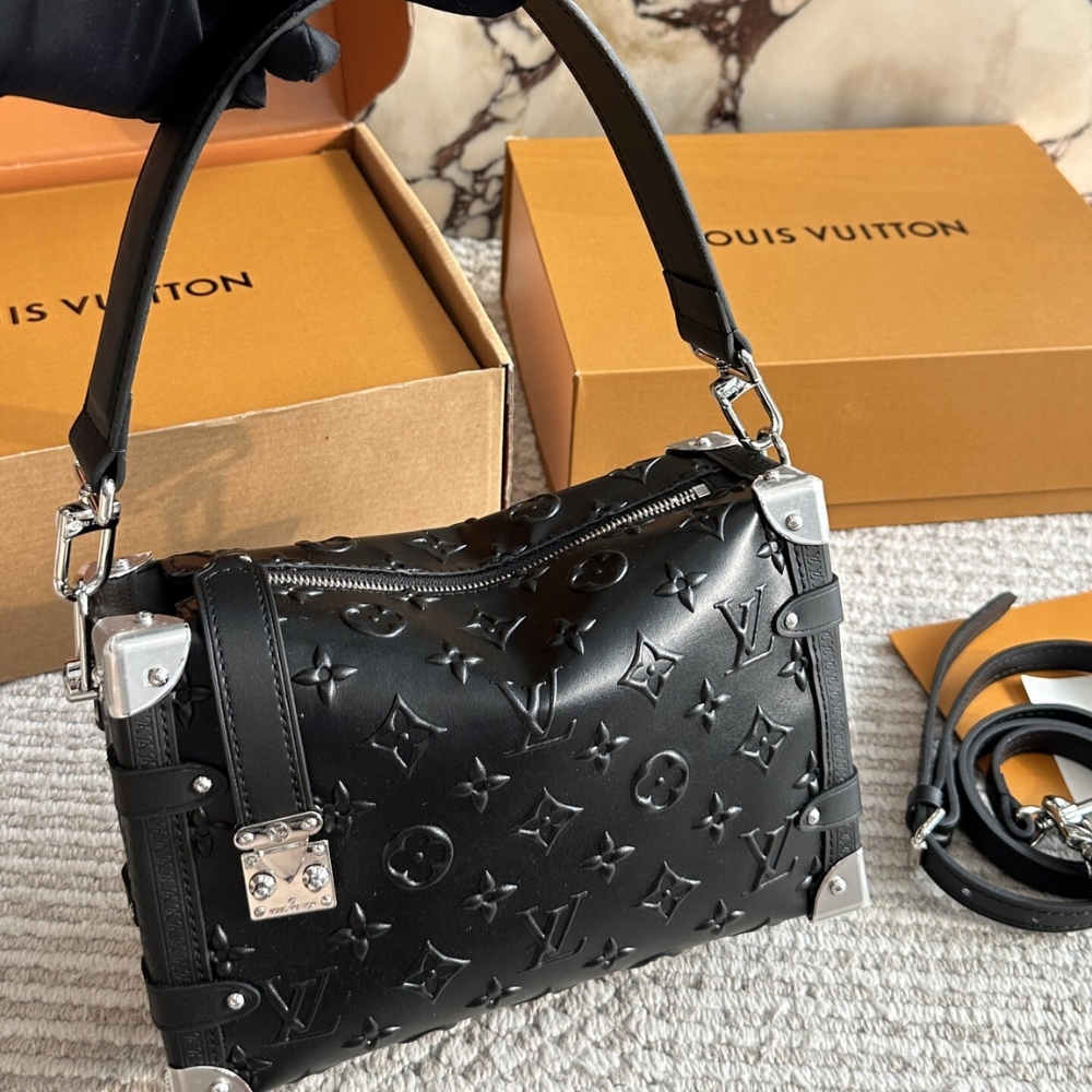 Alternative view of Louis Vuitton MM Side Trunk Bag Black 23Cm M14572