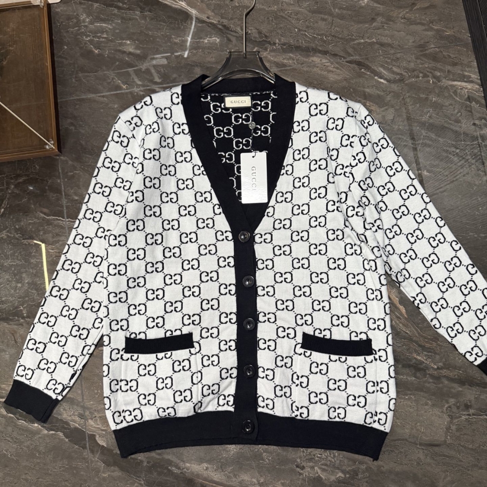 Alternative view of GUCCI REVERSIBLE GG WOOL JACQUARD CARDIGAN BLACK AND WHITE 798157 XKEJP 1070