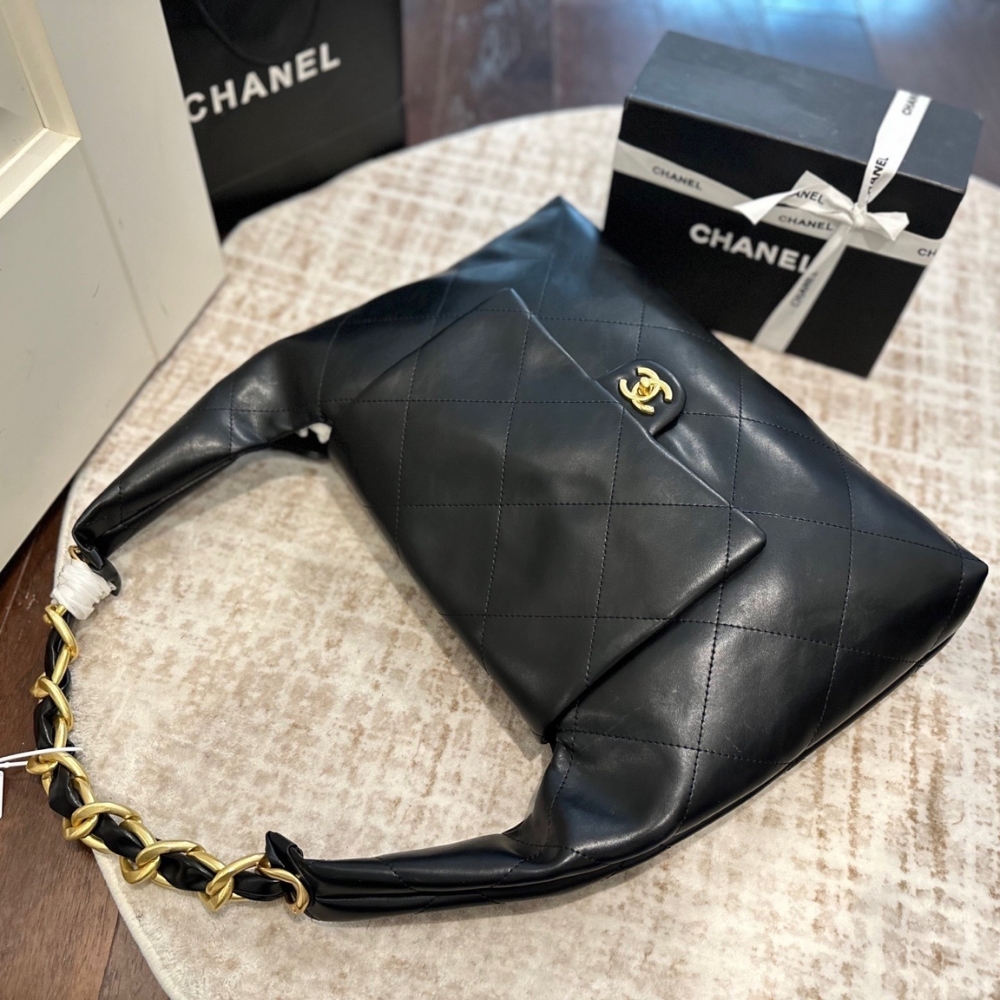 Chanel Maxi Hobo Bag Black Leather 43Cm AS5839 B22140 94305 - Image 6