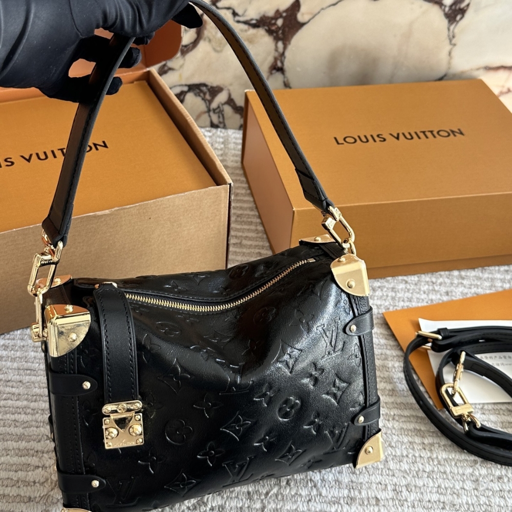 Alternative view of Louis Vuitton MM Side Trunk Bag Gold Metal Black 23Cm