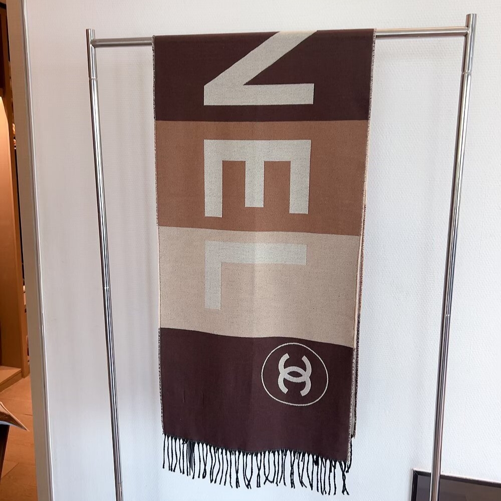 Alternative view of CHANEL CASHMERE BLANKET AND THROW BEIGE BROWN 180CM