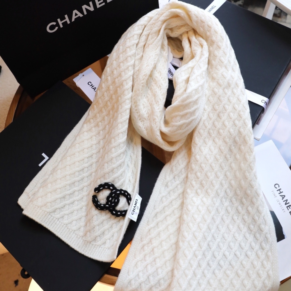 Alternative view of CHANEL CC LOGO PATCH CASHMERE SCARF WHITE