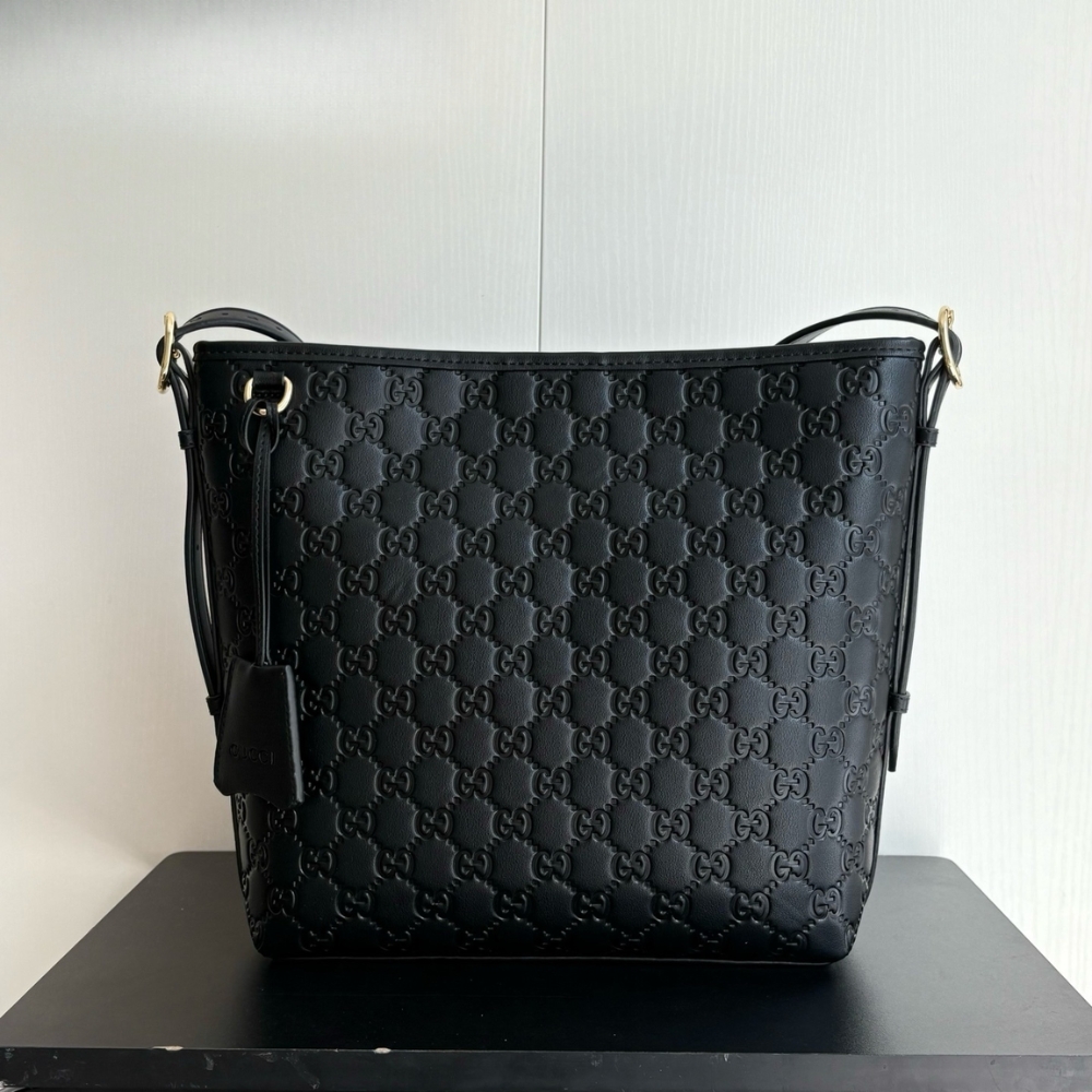 Alternative view of GUCCI GG EMBLEM SMALL SHOULDER BAG IN BLACK GG LEATHER 26CM 848881 AAFDV 1000