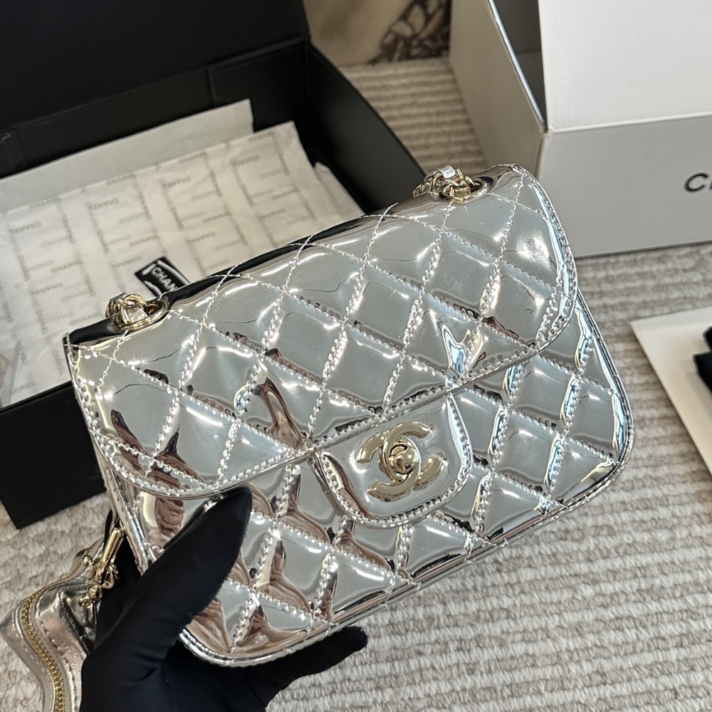 Alternative view of CHANEL FLAP BAG AND STAR COIN PURSE IN MIRROR SILVER 19CM AS4648 B14873 NT666