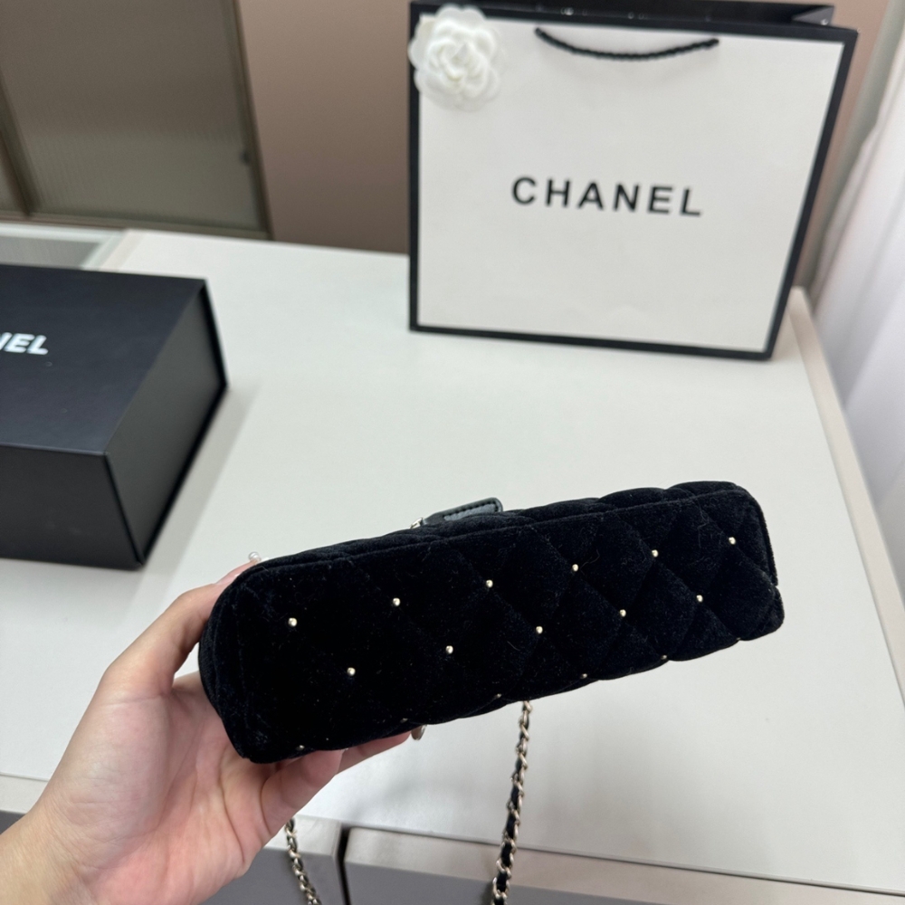 Chanel Vanity With Chain Velvet Diamante And Gold Tone Metal Black 19Cm Ap4860 B17652 94305 - Image 4