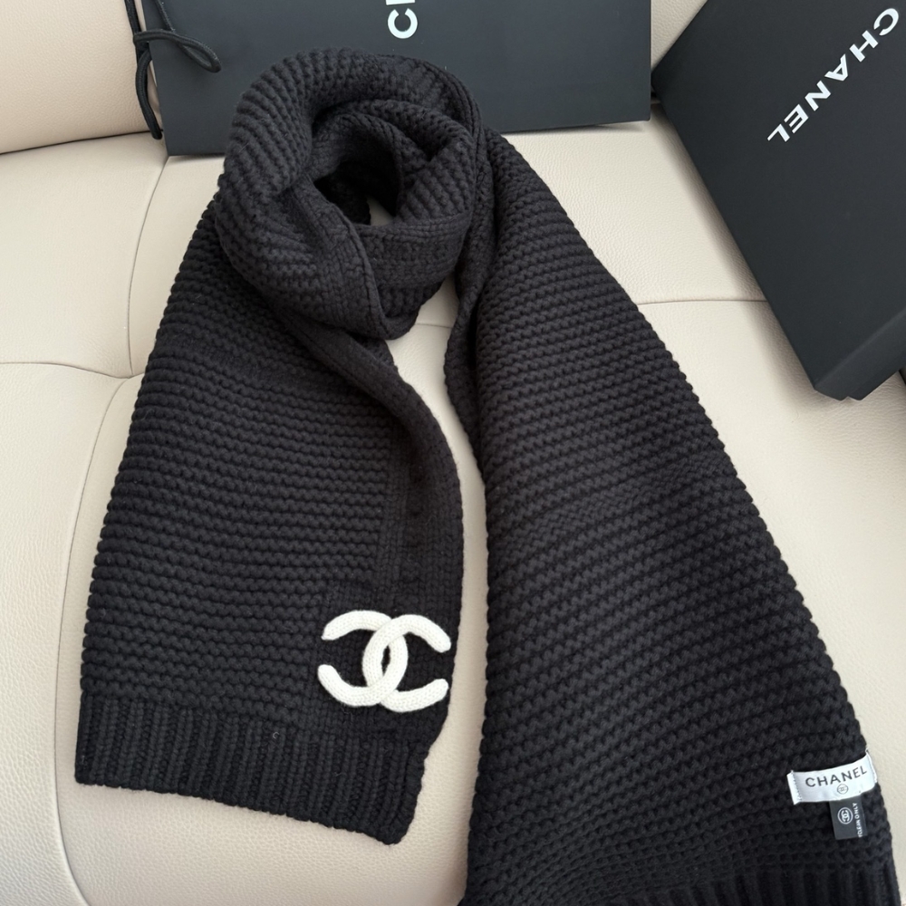 Alternative view of CHANEL CASHMERE KNIT SCARVE BLACK