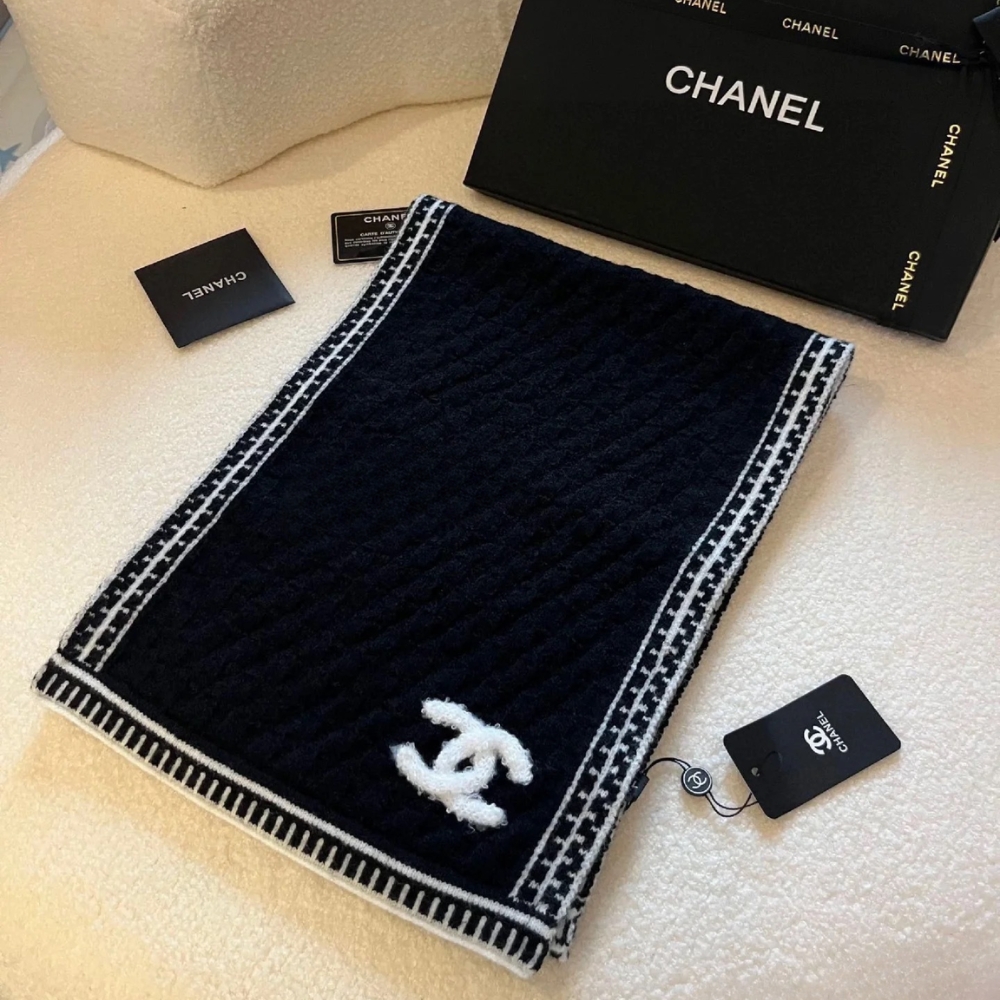 Alternative view of CHANEL MUFFLER CASHMERE IN BLACK