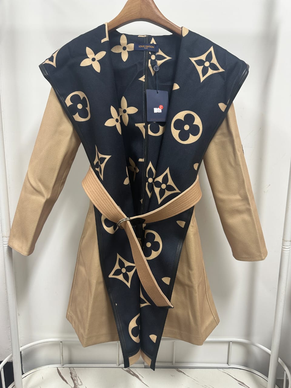 Invoice for Ms. Alka Sood (LOUIS VUITTON HOODED COAT DOUBLE FACED SILK WOOL BROWN 1AAGAV - size L )