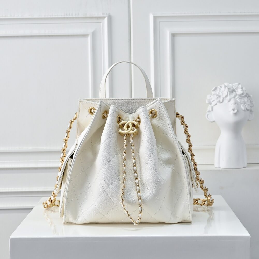 Alternative view of CHANEL 25 MEDIUM SIZE BACKPACK GRAIN EFFECT AND GOLD METAL WHITE 23CM AS5600 B20304 10601