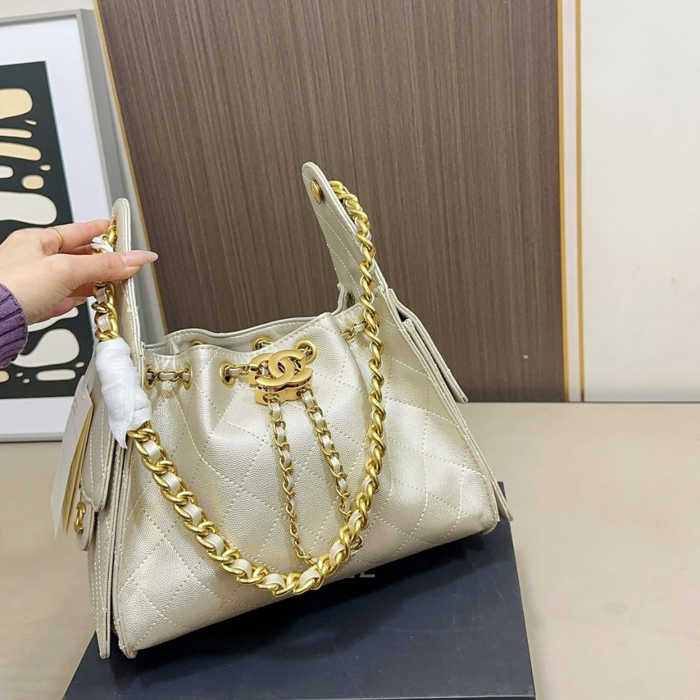 Chanel 25 Small Handbag Light Yellow 26Cm - Image 3