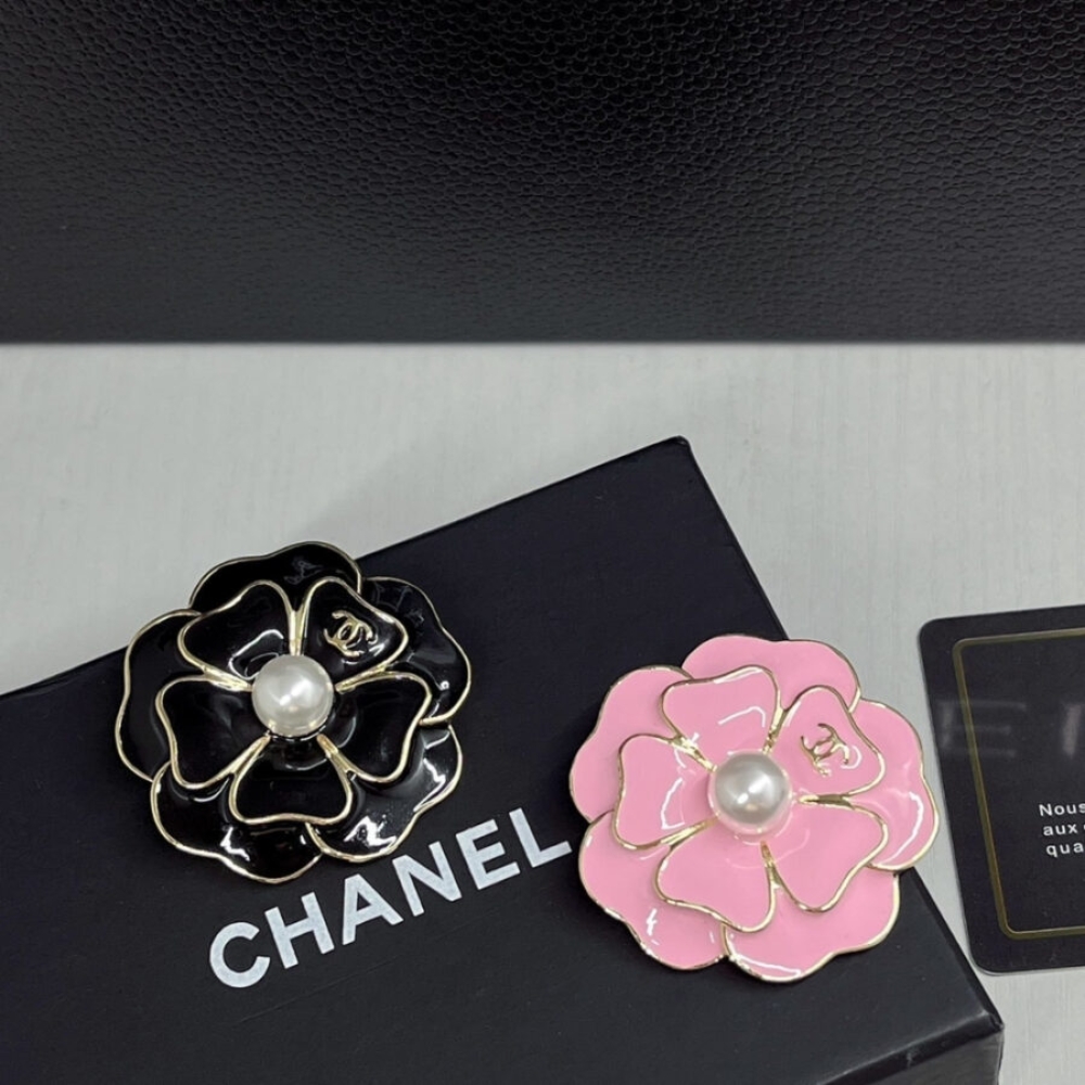 Gift Set: Chanel Classic Medium Flap Bag With Silver Hardware Dark Pink 25cm And Brooch Metal And Resin Gold With Pink Pearly White - Image 8