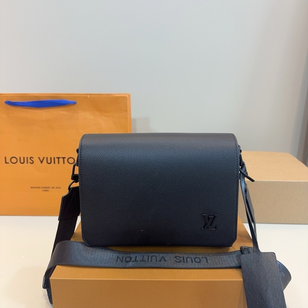 Alternative view of Louis Vuitton Takeoff Messenger PM Black 22Cm M24769