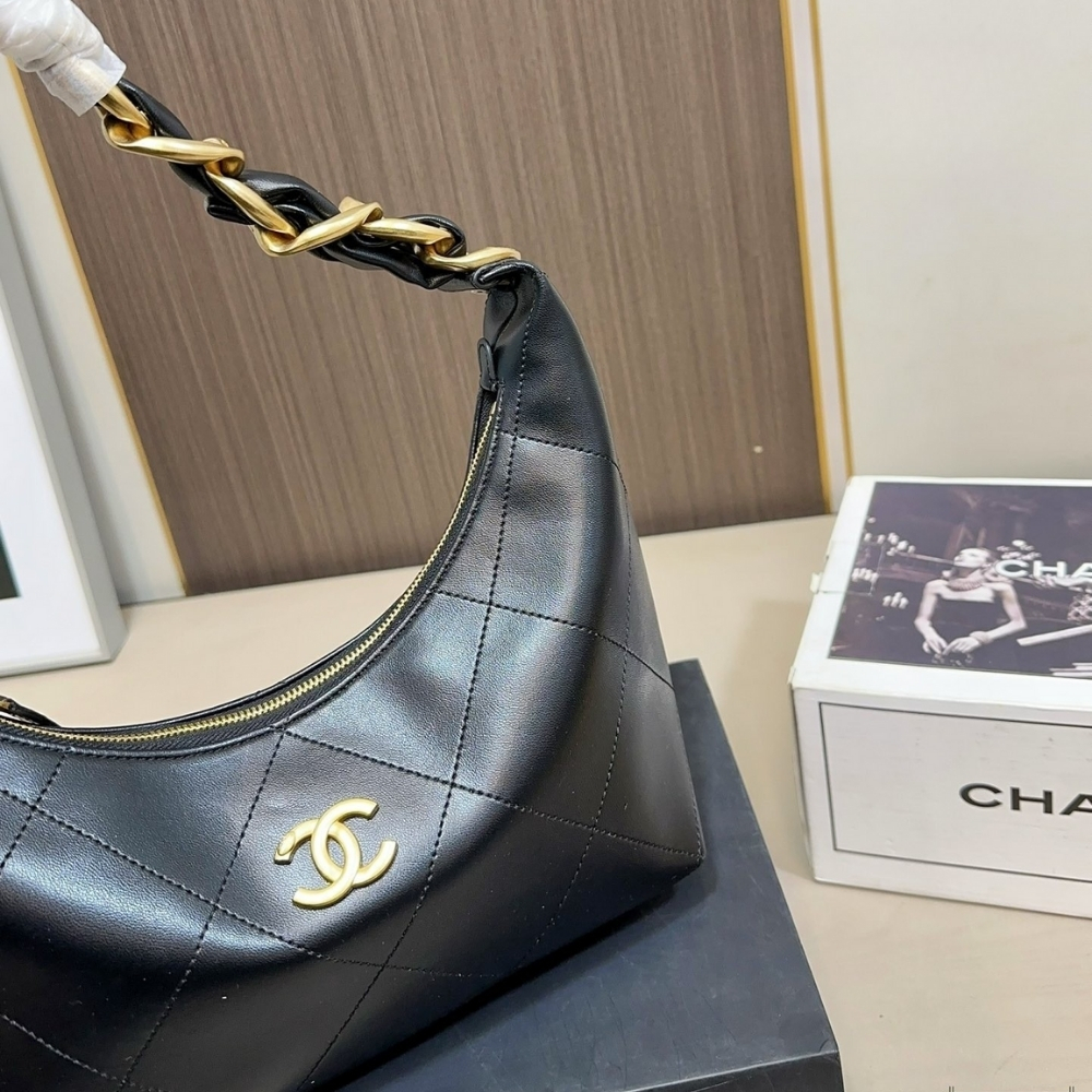 Chanel Hobo Handbag Shiny And Gold Tone Metal Black 24Cm - Image 3