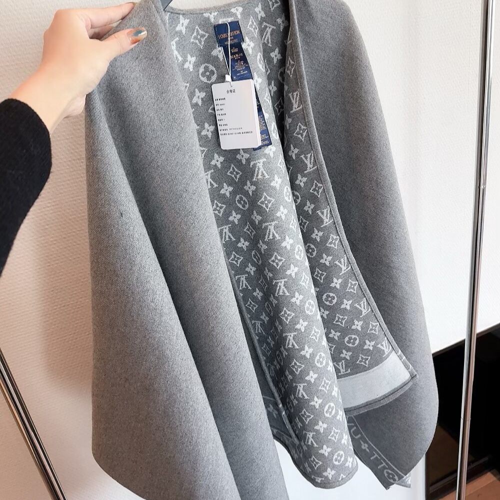 Louis Vuitton Monogram Cape Grey And White - Image 3