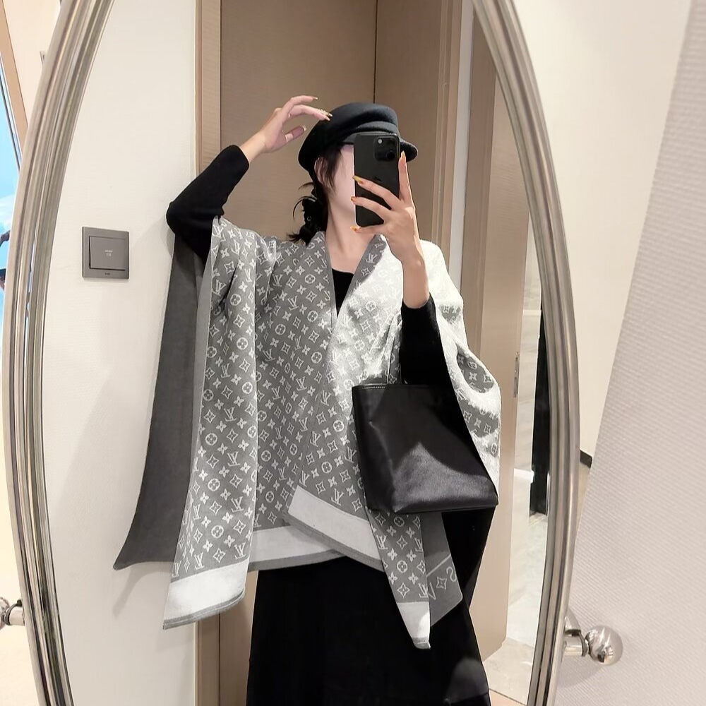 Louis Vuitton Monogram Cape Grey And White - Image 9