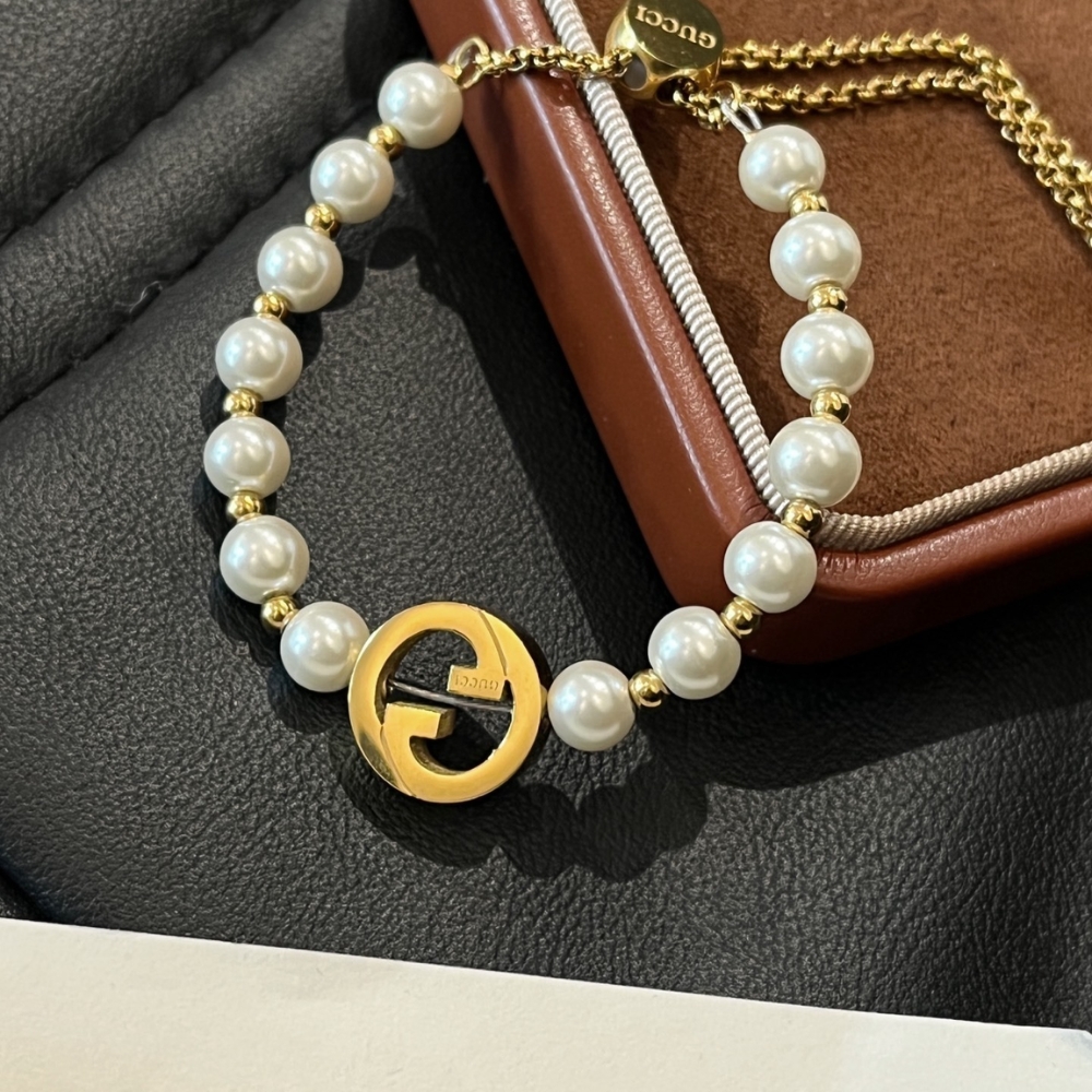 Gucci Interlocking Pearl Bracelet Gold 839033 JCF27 8062 - Image 5