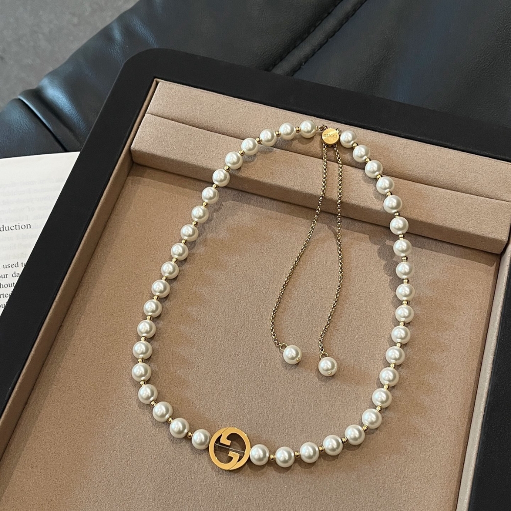 Alternative view of Gucci Interlocking Pearl Necklace Gold 839031 JCF27 8062