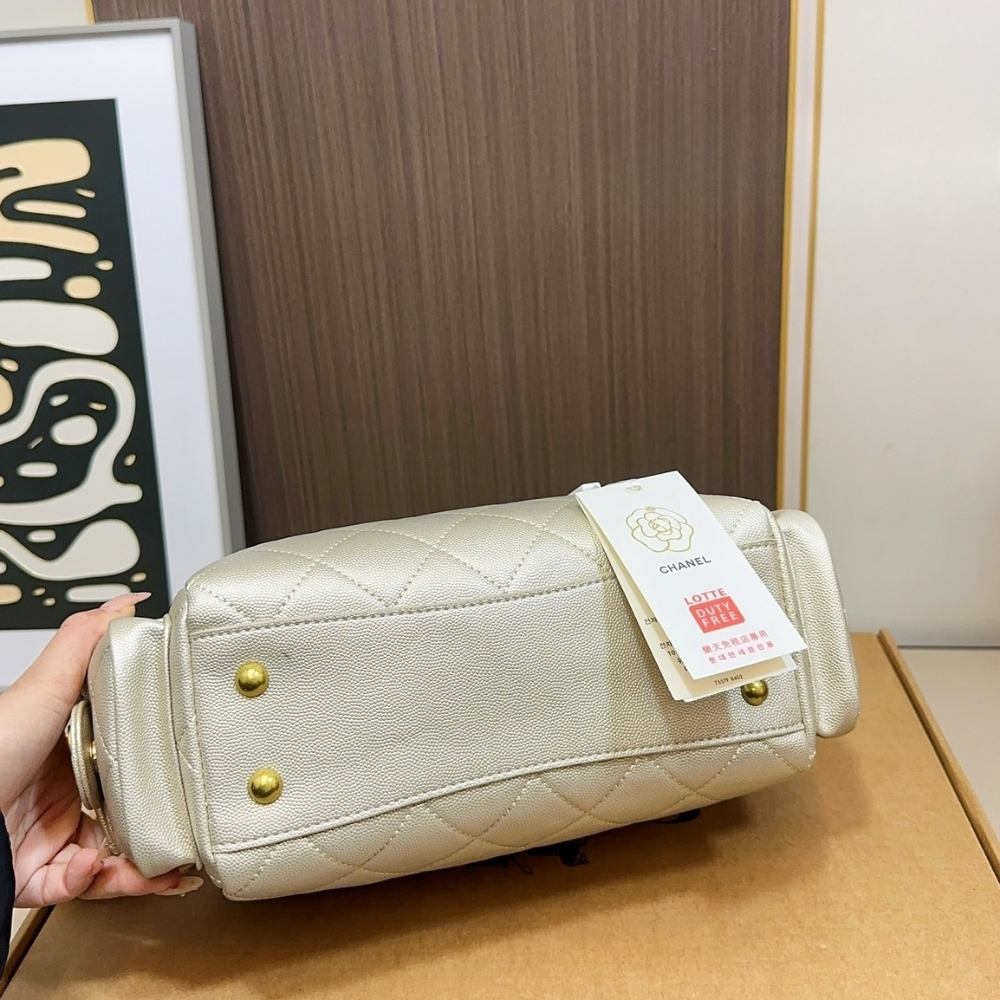 Chanel Small Bowling Bag Light Beige 25Cm - Image 4