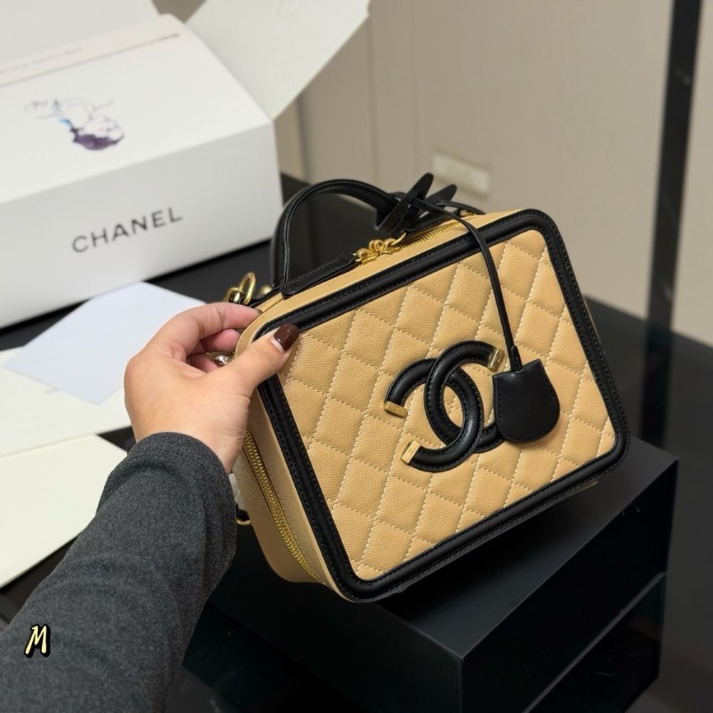 Alternative view of Chanel CC Filigree Medium Vanity Case Beige 21Cm