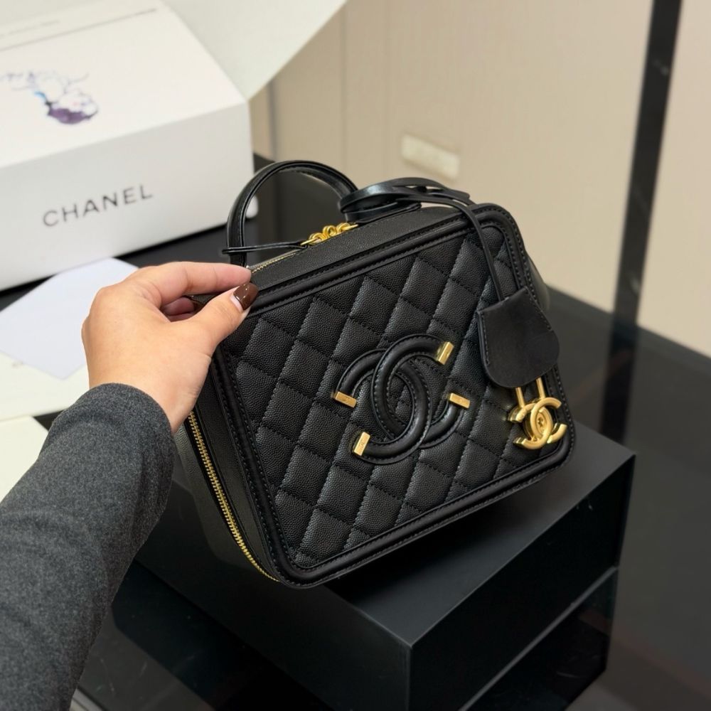 Alternative view of Chanel CC Filigree Medium Vanity Case Black 21Cm