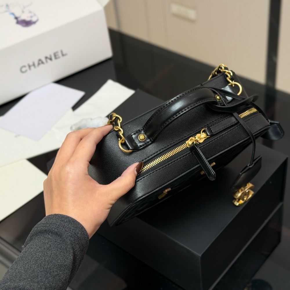 Chanel CC Filigree Medium Vanity Case Black 21Cm - Image 3