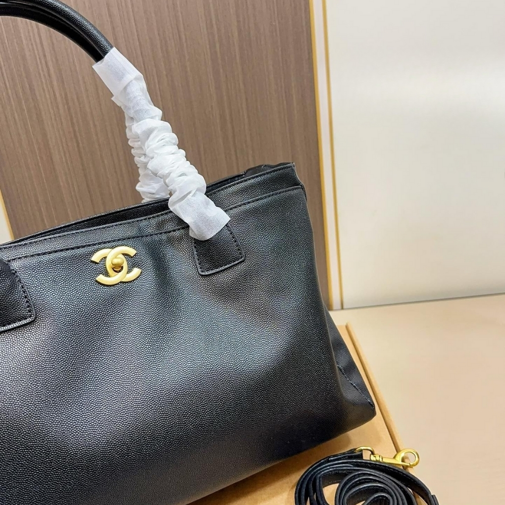 Chanel Executive Cerf Tote Gold Tone In Black Leather 36Cm - Image 4